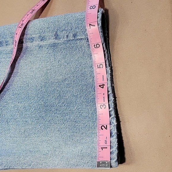 American Eagle Size 2 Med-Light Wash Low Rise Baggy Jeans, Distressed/Destroyed - Picture 11 of 15